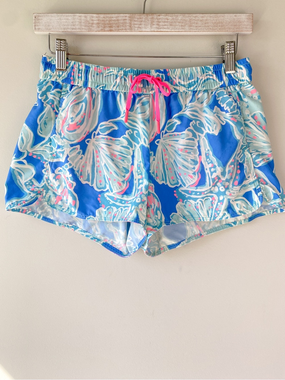 Lilly Pulitzer Womens Run Around Luxletic Shorts XS Bay Blue Into The Deep Shell